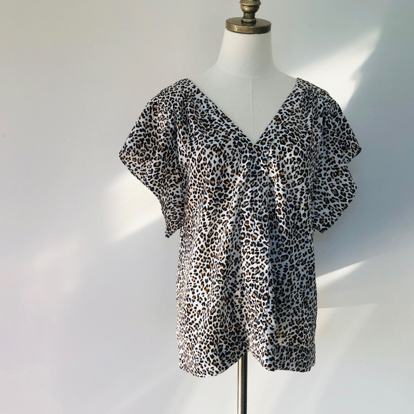 Pullover Medium SANCTUARY Leopard Animal Print Blouse Short Sleeves V Neck - Picture 8 of 9